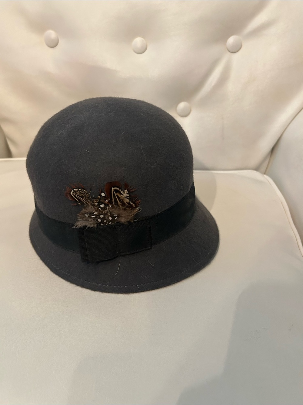 Women's Gray Felt Cloche Hat with Ribbon & Feather Accent